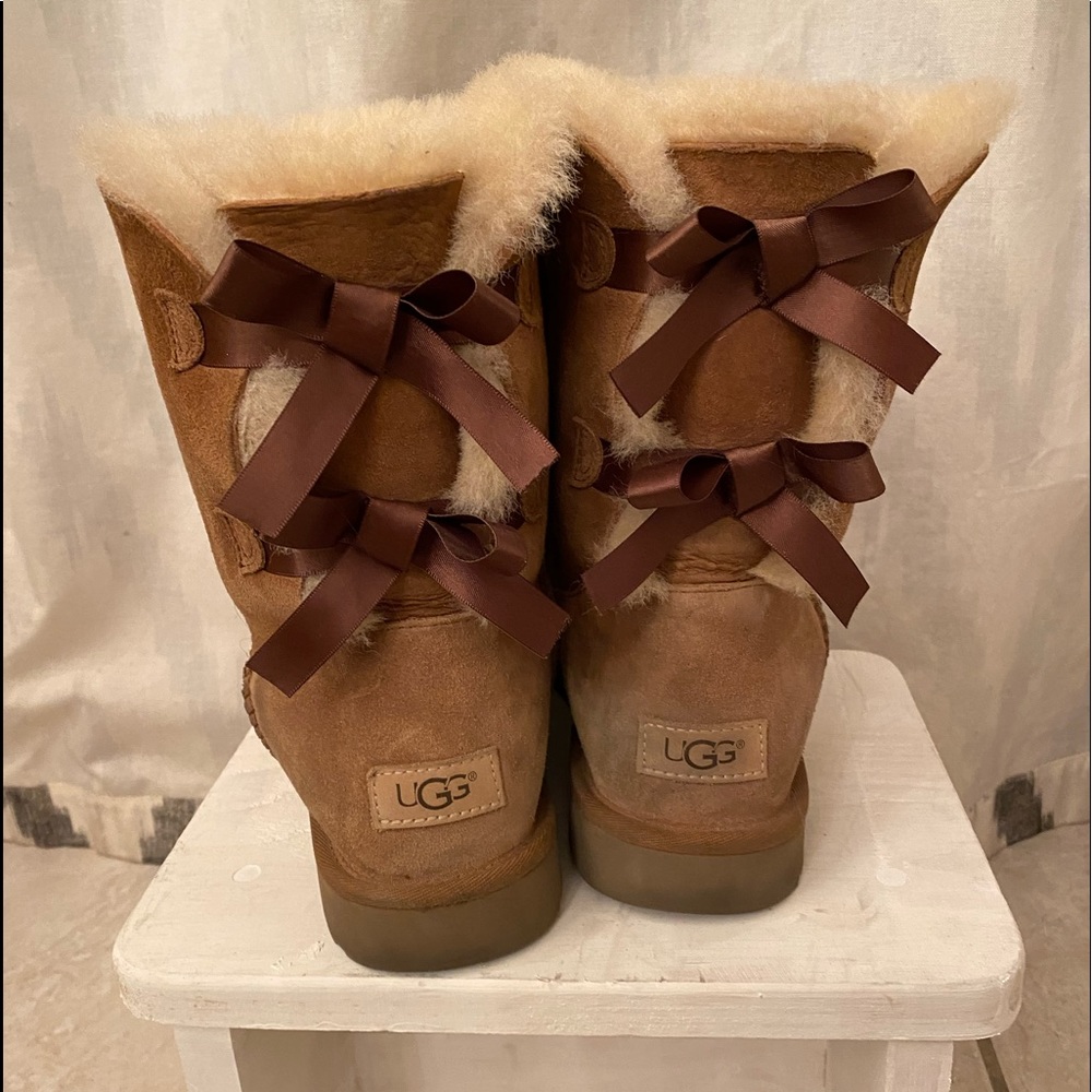 UGG Bailey bow women’s size 10 boots. Great pre owned condition!
